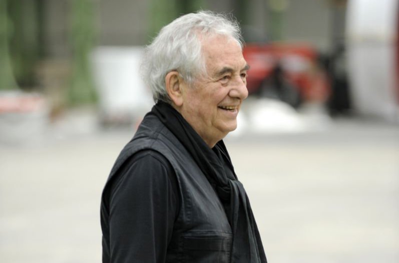 DANIEL BUREN: EXCLUSIVE INTERVIEW ON THE THEME OF COULOR