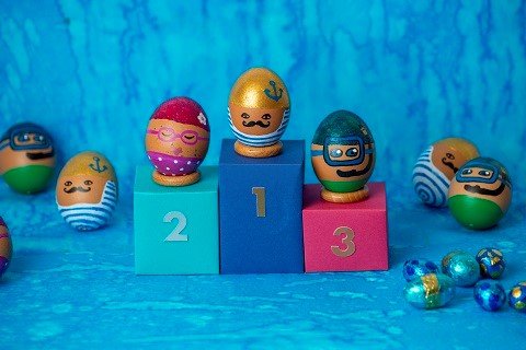 ¡Tus huevos de Pascua van a la piscina!