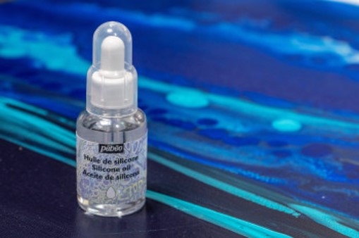 POURING : Utilisation du Medium Pouring sur une base blanche fraîche POURING : Utilisation du Medium Pouring sur une base blanche fraîche