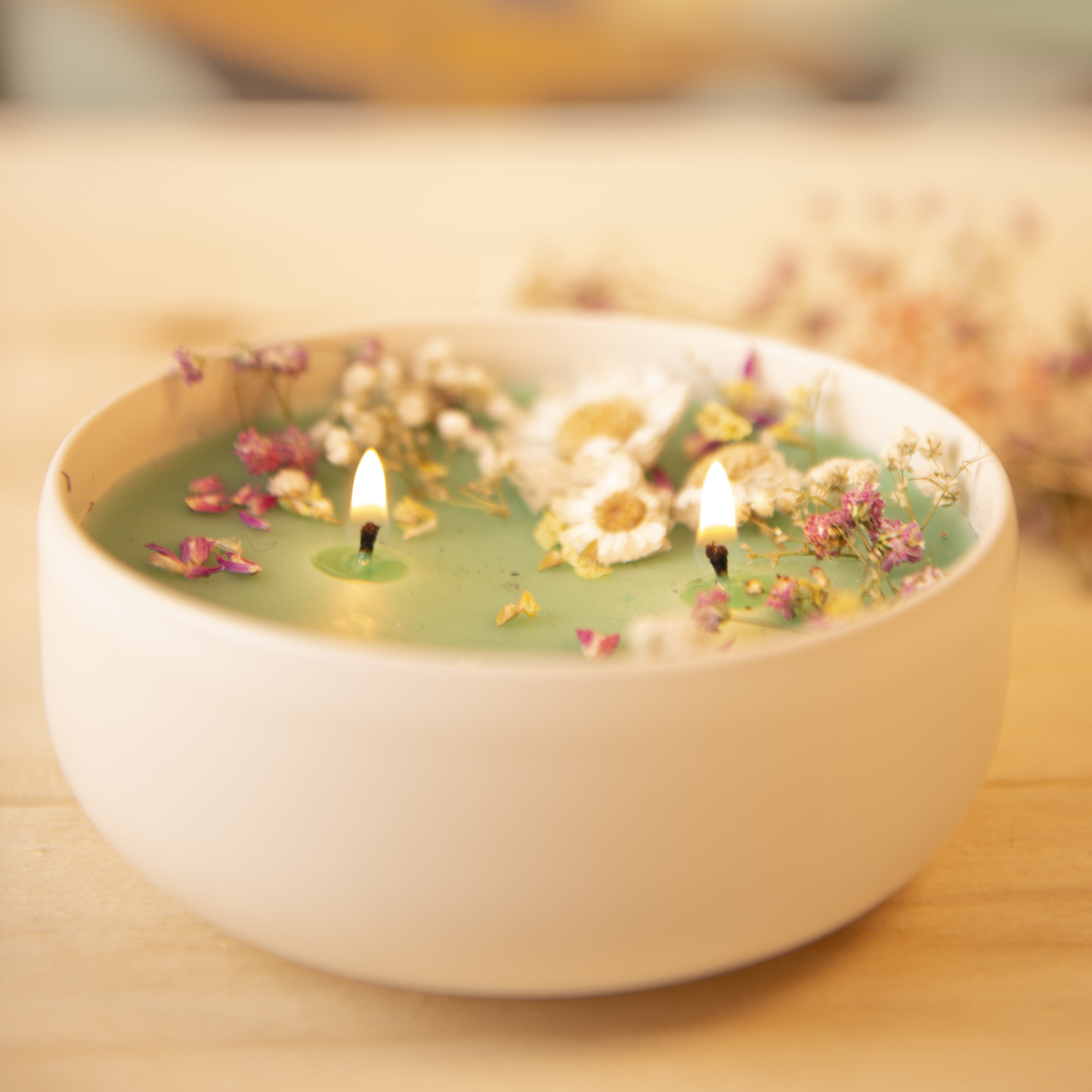 CANDLE DECORATED WITH DRIED FLOWERS