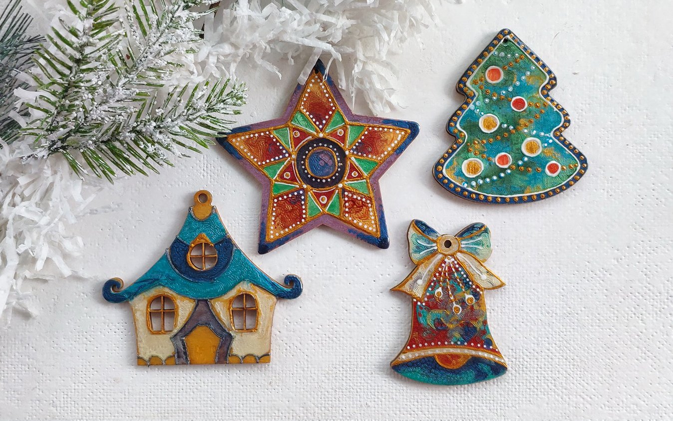 WOODEN CHRISTMAS DECORATIONS