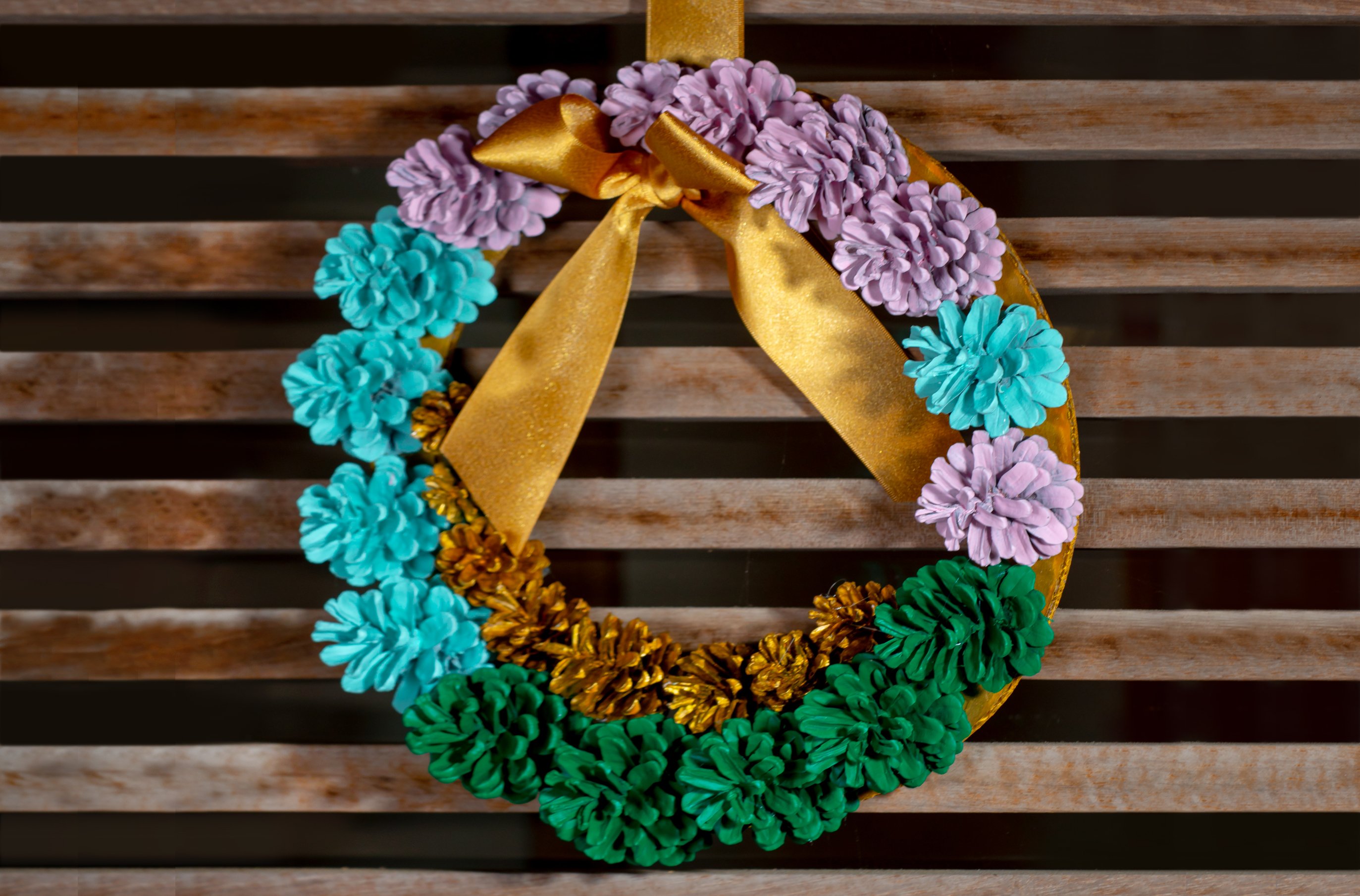 Couronne en pommes de pin Couronne en pommes de pin