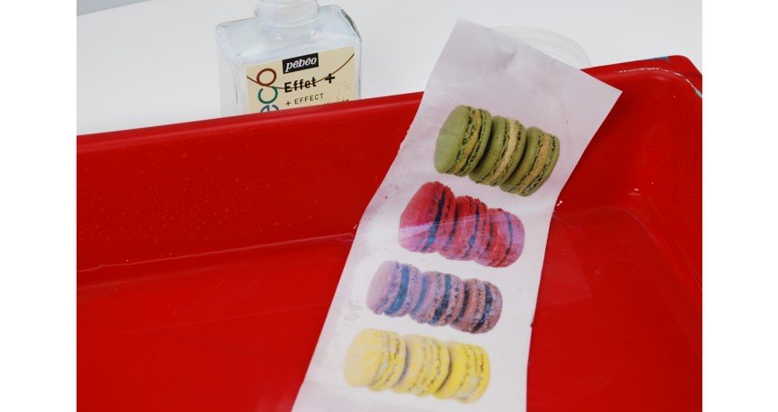 photos de macarons dans un bain avec produits transfert d’images