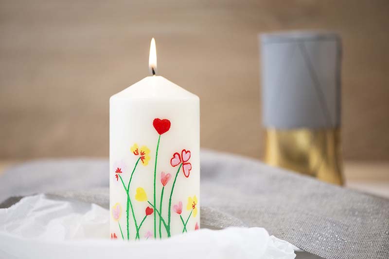 Créez un bouquet de cœur sur une bougie Créez un bouquet de cœur sur une bougie