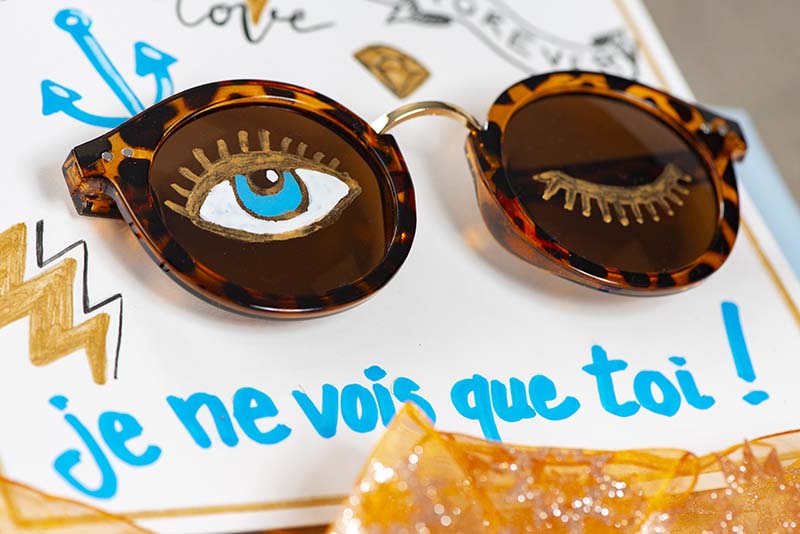 Create original sunglasses for Valentine's Day!