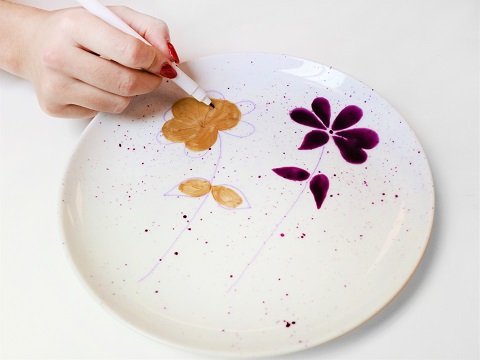 technique de peinture sur assiette