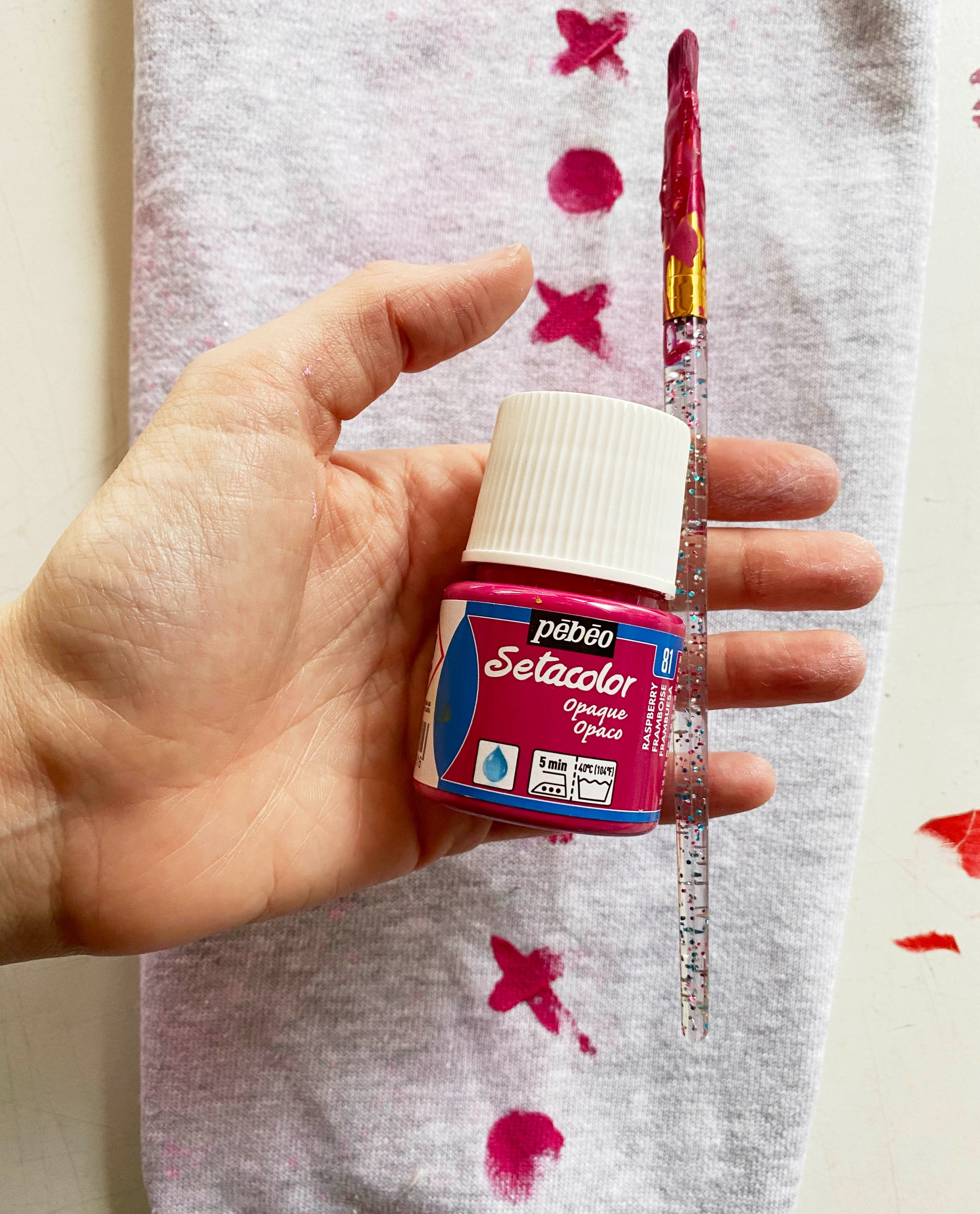 peinture sur tissu setacolor rouge