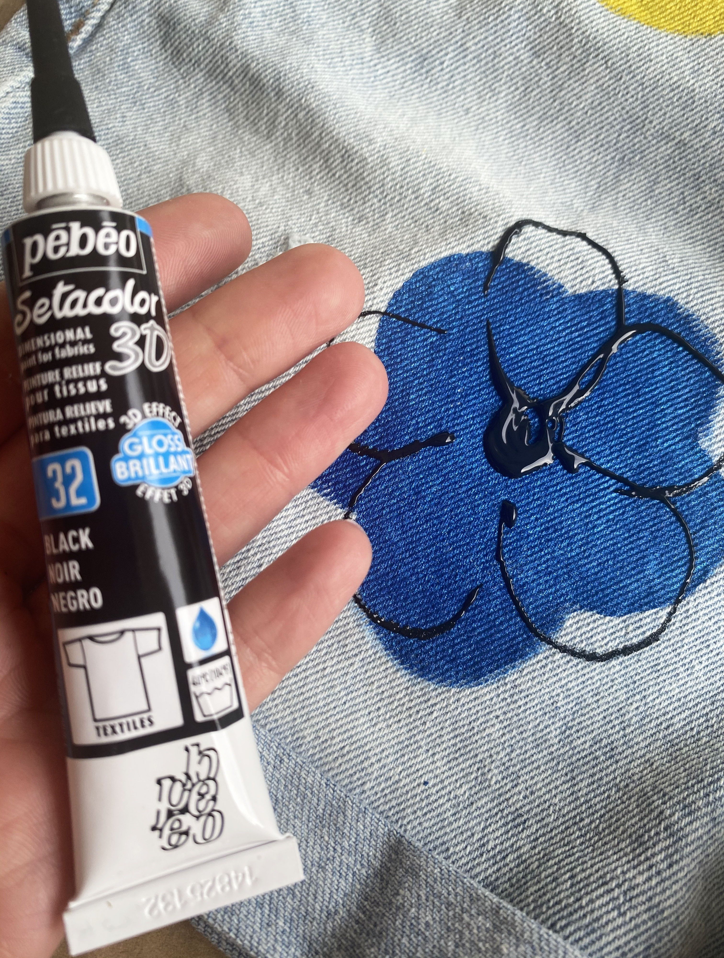 DIY sur tissu motif de fleur à relief avec setacolor 3D