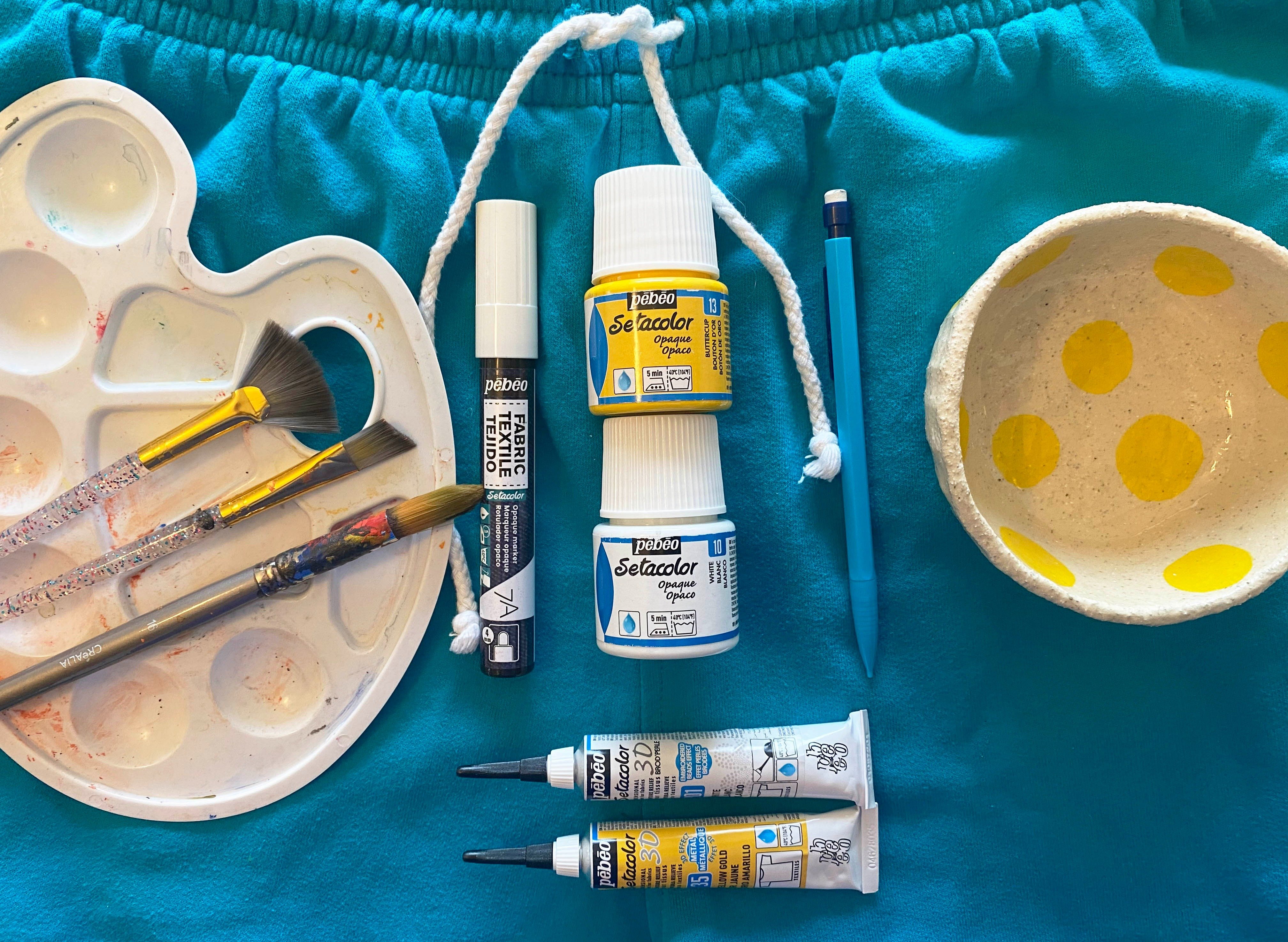 DIY upcycling jogging avec peinture textile setacolor jaune et blanc