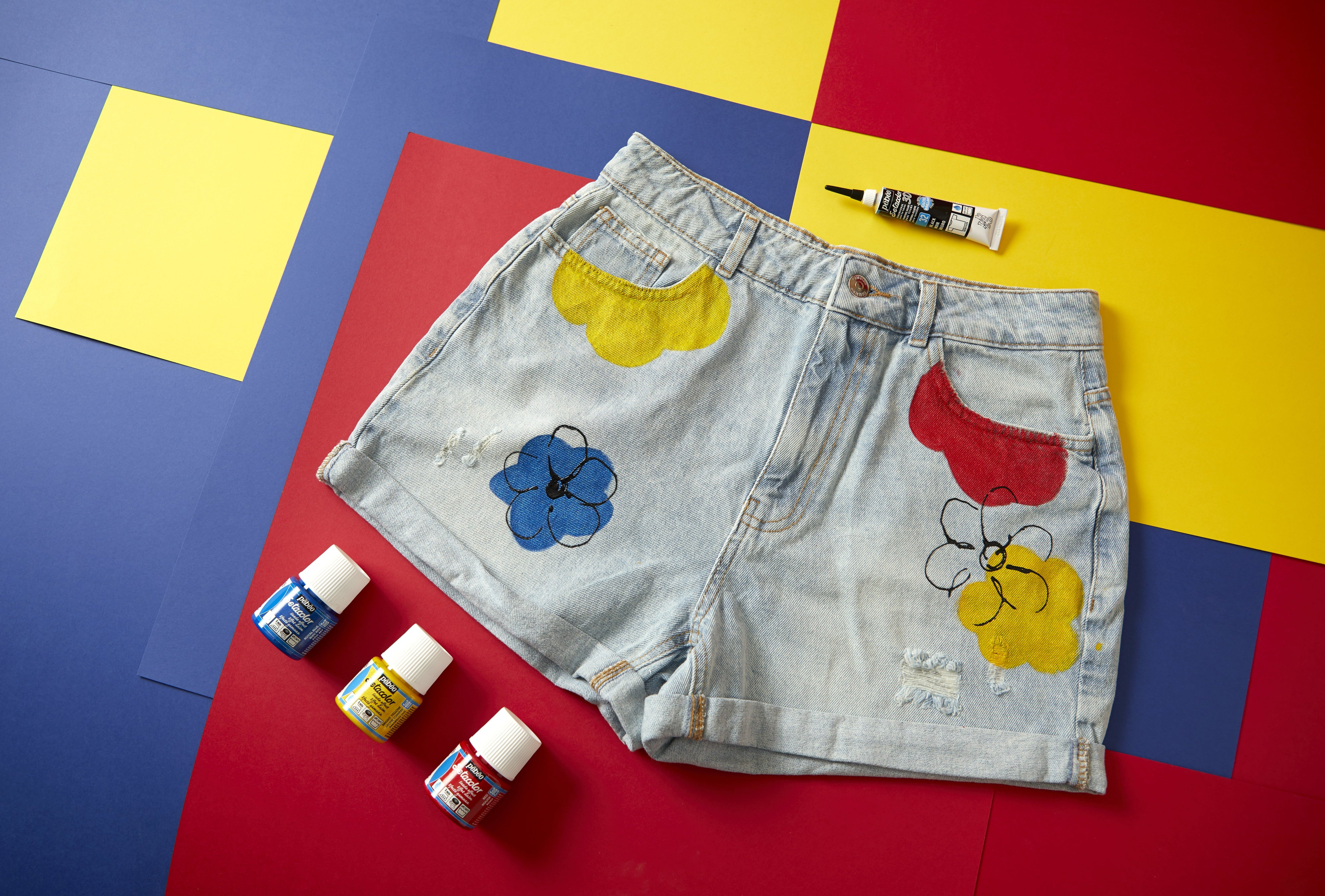 DIY upcycling de short avec la peinture sur tissu setacolor