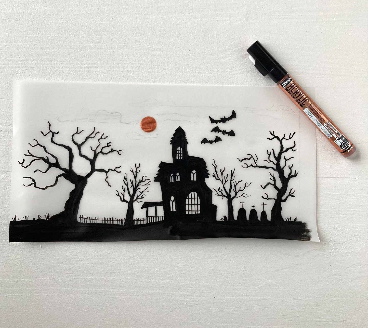 Esquisse à l'encre de maison hantée