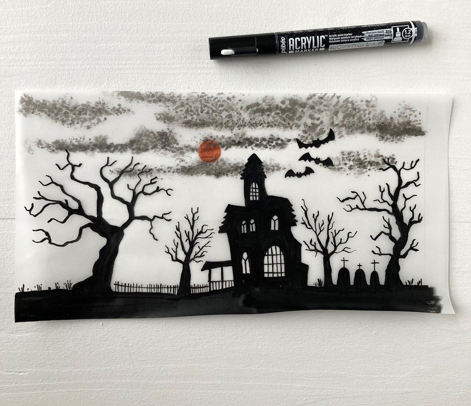 Esquisse à l'encre de maison hantée