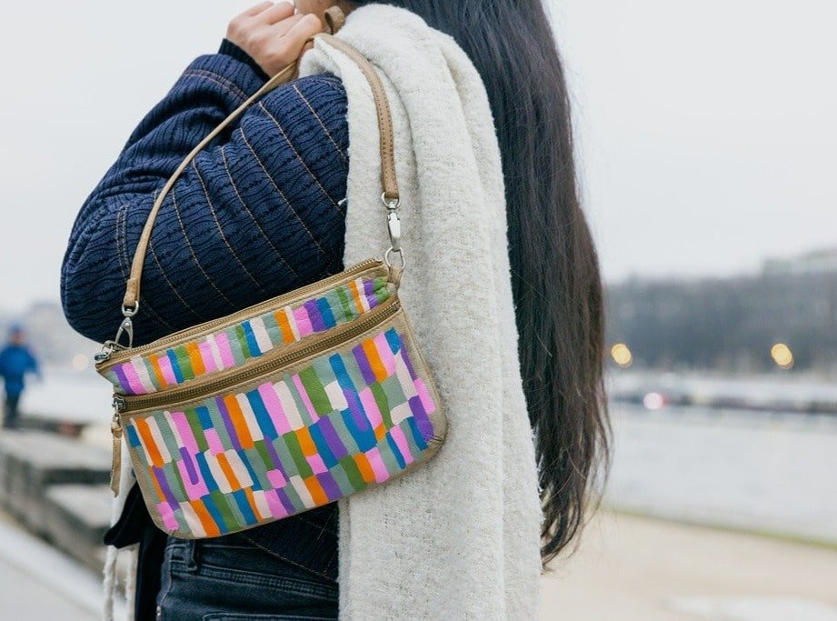 Customisation d’un sac en cuir Customisation d’un sac en cuir