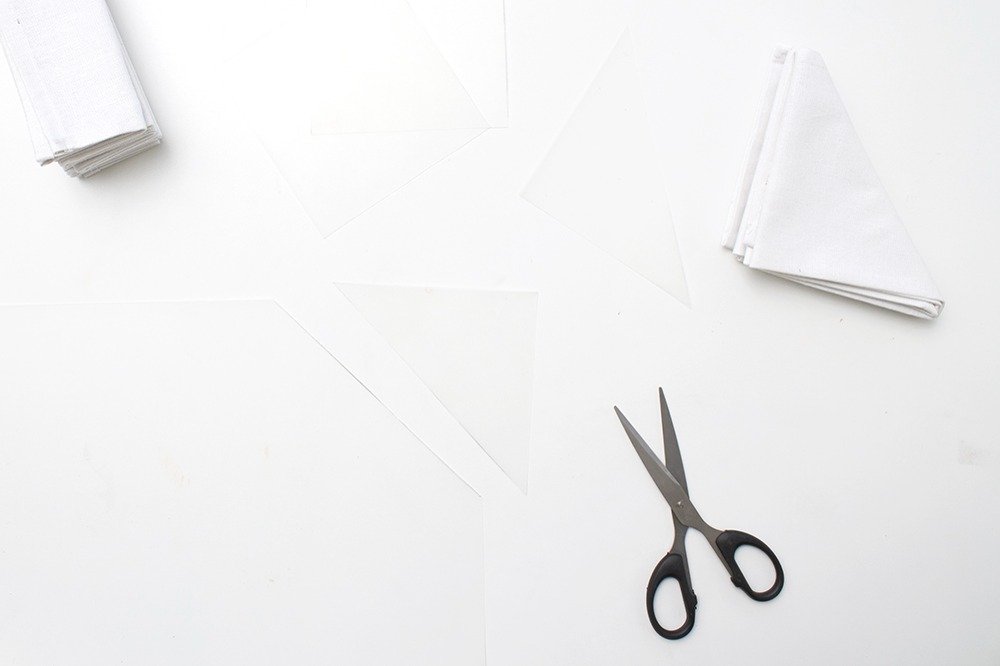 découpage de feuille en plastique en formes triangulaires