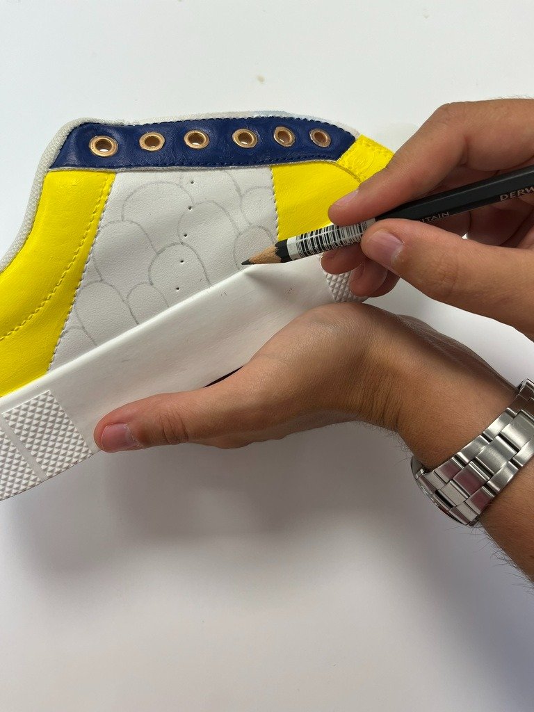 colorier des sneakers en cuir