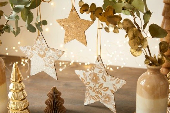 Christmas tree decorations with lace