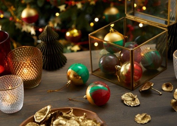 Gestalten Sie Ihre Weihnachtskugeln für Ihren Baum individuell
