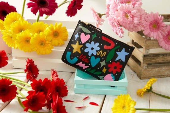 Customisez votre pochette en cuir