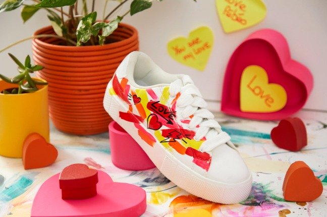 Customisation de baskets en simili cuir