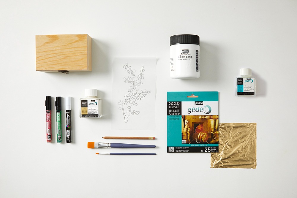 🎨 A simple, stylish, and 100% personal DIY to store your treasures with sparkle 💍💫

Learn how to customize a...