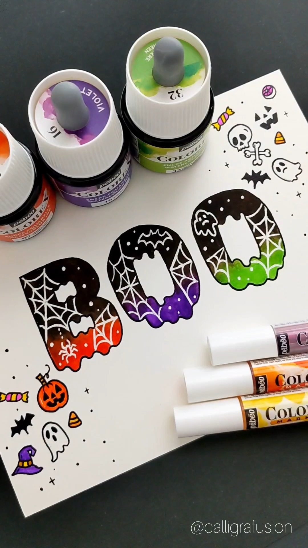 🎃 Peek-a-boo ! 🎃
Celebrate Halloween with this stunning creation by the talented @calligrafusion 👩‍🎨 us...